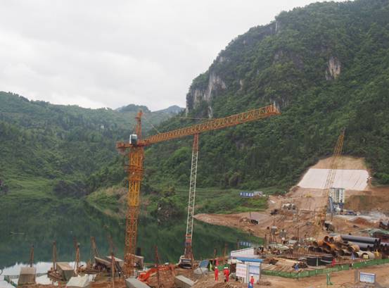 贵州：“翻坝运输”破解水运不足瓶颈