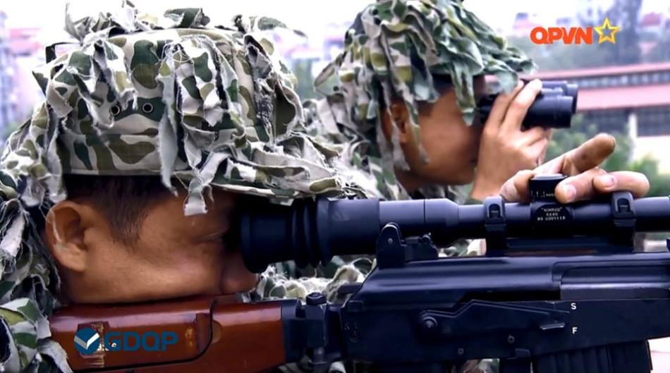 越南海军精锐装备以色列步枪