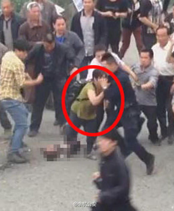 余杭警方公开发布民众打警察画面