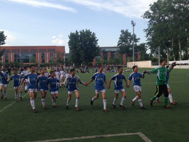 新疆小学生6战32球夺冠 代表中国出战小世界杯[组图]