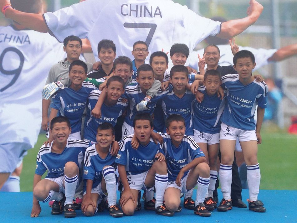 新疆小学生6战32球夺冠 代表中国出战小世界杯[组图]