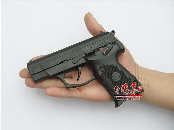 我军特种部队装备新型07式手枪