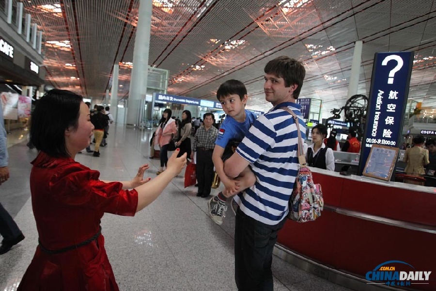 3岁荷兰小孩走丢 中国日报记者亲历首都机场寻子记[组图]