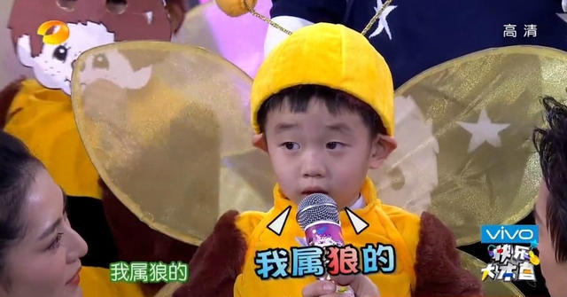 杨威爱子狂啃鸡腿睡相销魂