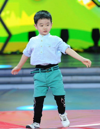 杨威爱子狂啃鸡腿睡相销魂