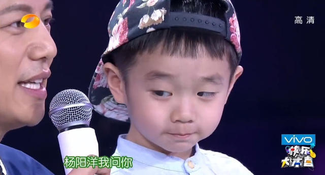 杨威爱子狂啃鸡腿睡相销魂