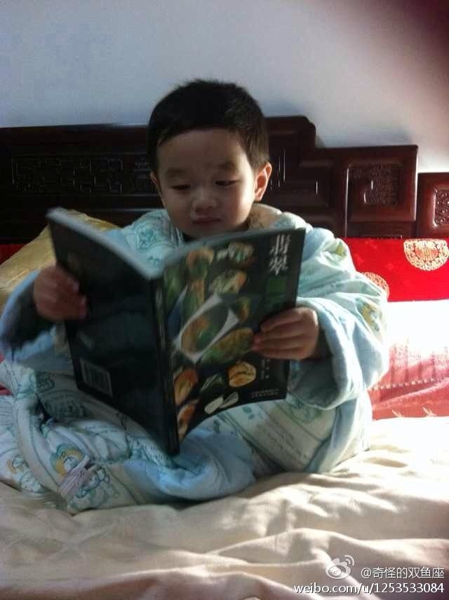 杨威爱子狂啃鸡腿睡相销魂