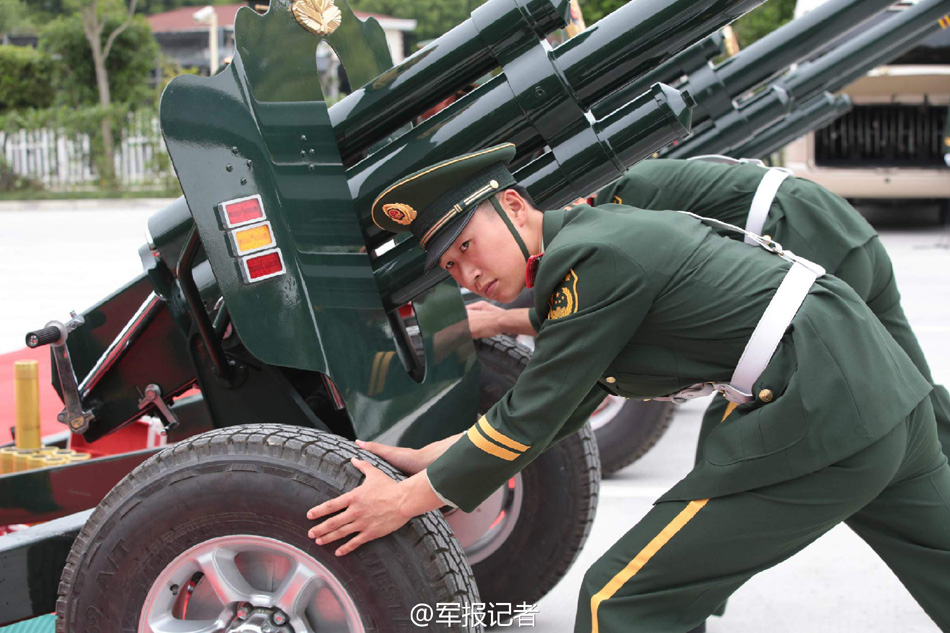 共和国礼炮部队首次在京外执行鸣放礼炮任务