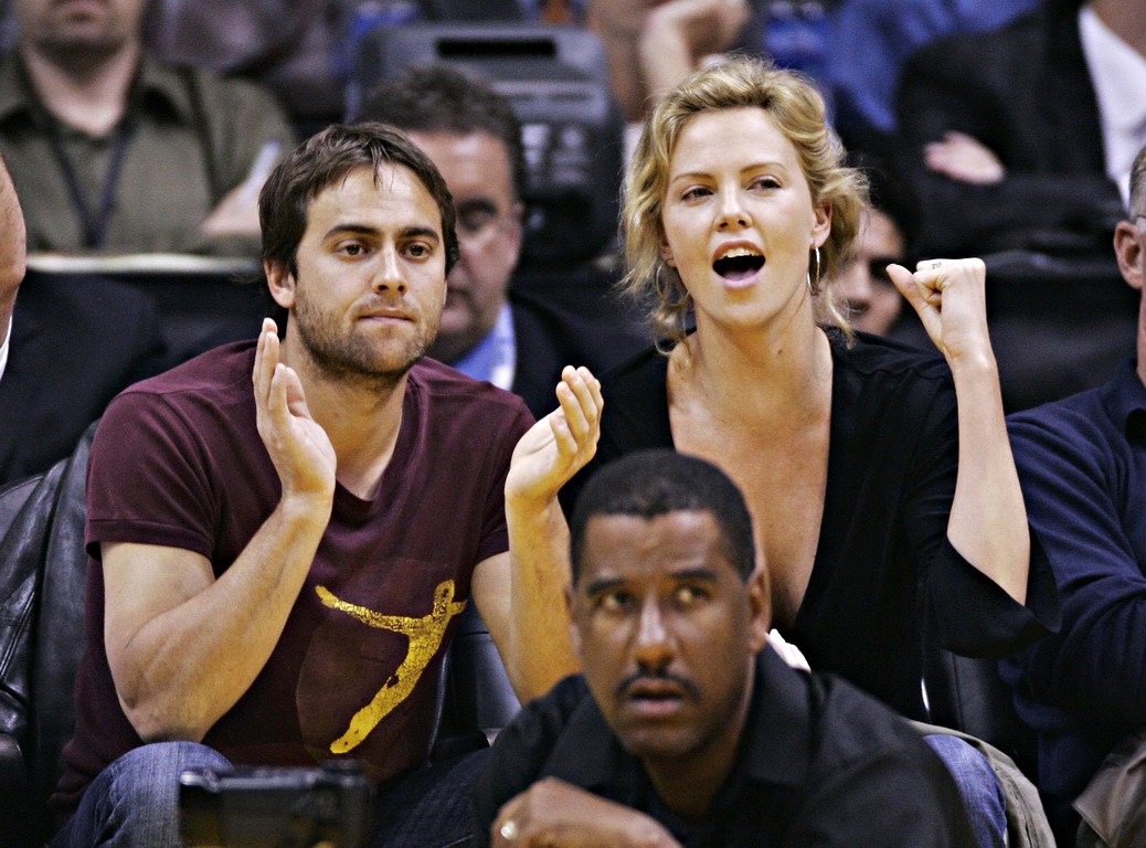 NBA赛场边的女神与女魔:极致诱惑VS自甘堕落