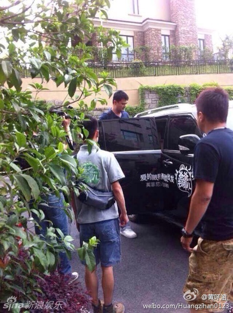 姚明女儿最新照片曝光 个子高乖巧可爱