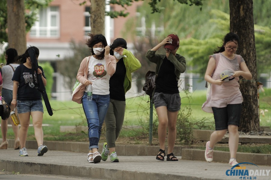 北京市气象台发大风蓝色预警 阵风7-8级伴有沙