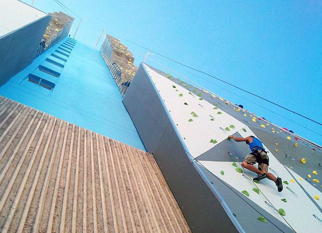 美酒店50米高墙壁变世界最高攀岩墙