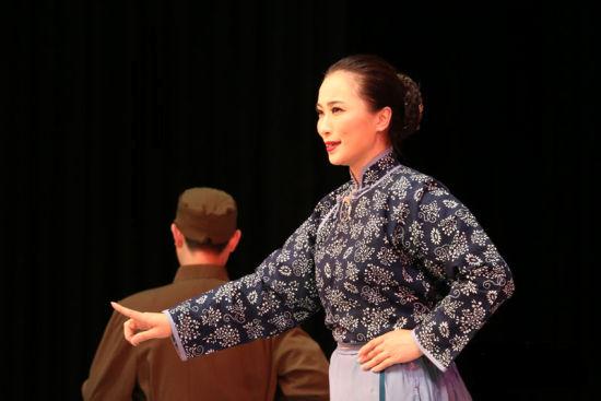 中国国家京剧院首次赴新疆慰问演出
