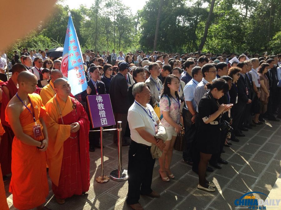 中国远征军部分遗骸骨灰罐被移送到腾冲国殇墓园