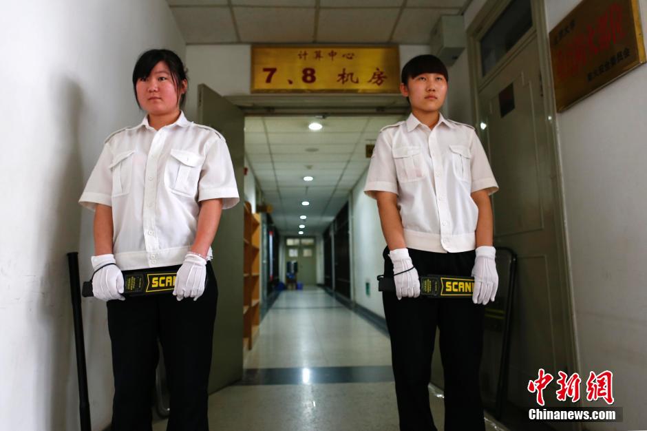 北京2014年高考阅卷现场 评卷现场武警保卫