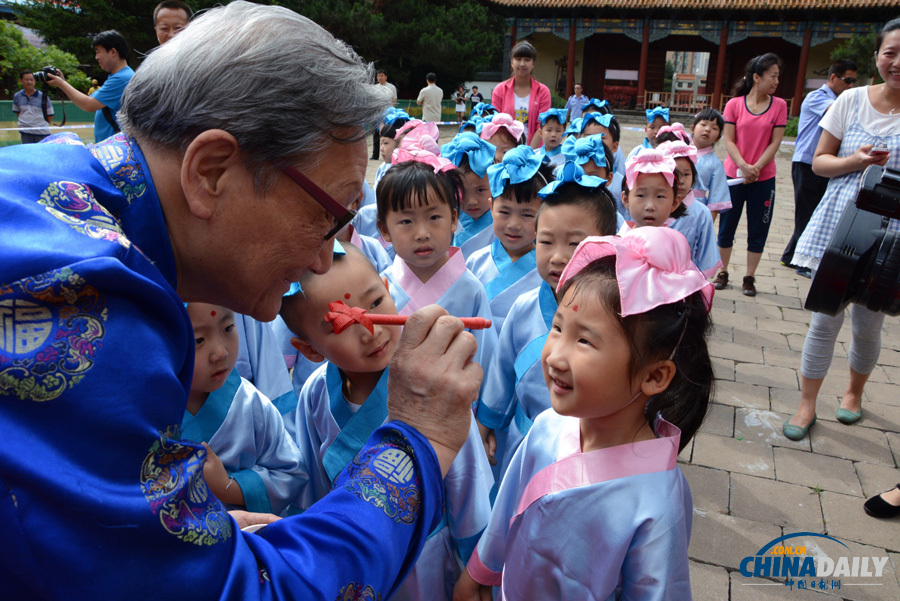 吉林文庙举行百名学前儿童开笔礼仪式