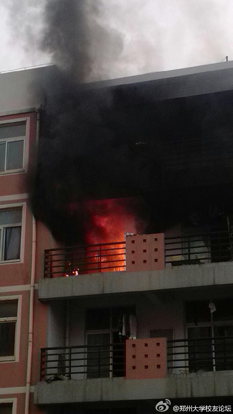 郑大宿舍楼今晨着火 无人员伤亡
