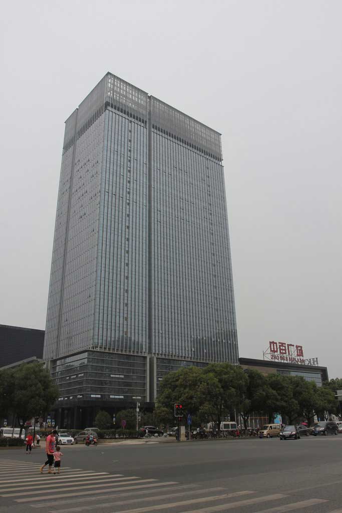 武汉一国土规划局办公楼变身商场