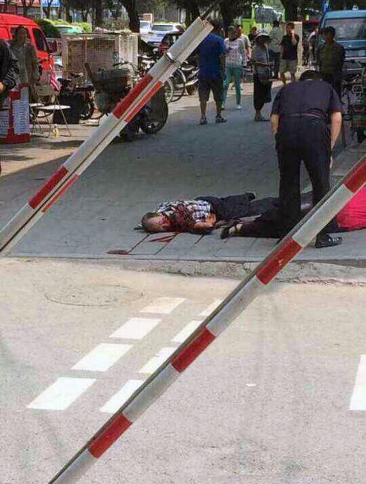 北京：男子当街持刀扎向一对夫妇致1死1伤