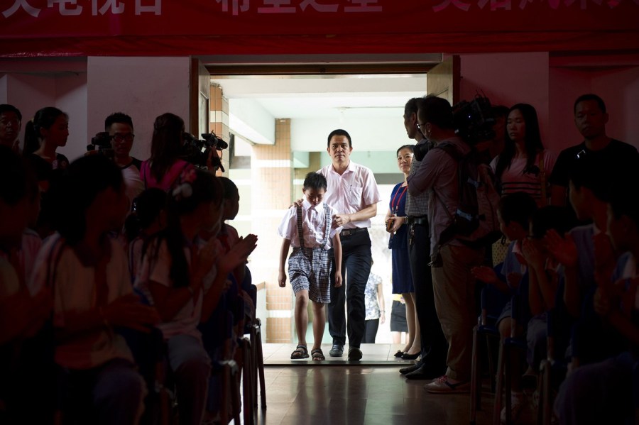 深圳：广西孤儿获捐款后被亲属强带回家