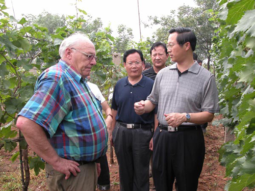 “祖孙”两代德国专家在枣庄山区播撒致富种子