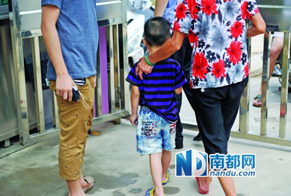 广州5岁男童称被老师用打火机烧生殖器