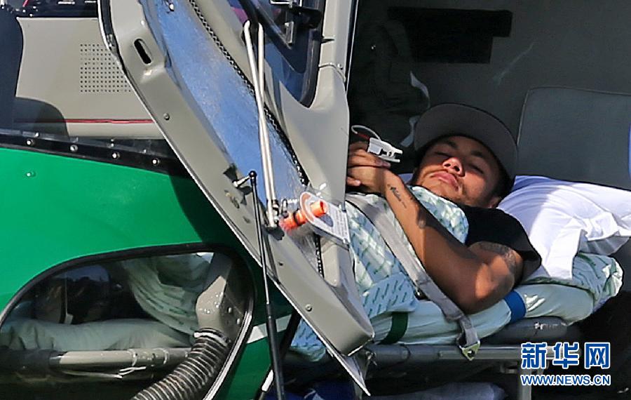 内马尔乘直升机离开巴西训练营 告别世界杯