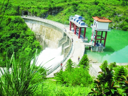 法泥水库大坝.