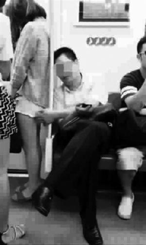 上海地铁“色狼”系引进人才 受害女生现身报案