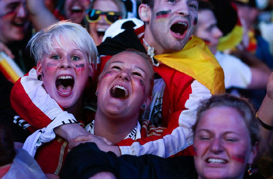 世界杯巴西惨败德国 双方球迷悲痛狂喜反差大