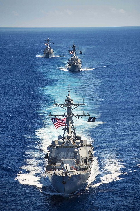 美军3艘宙斯盾舰出没中国南海 挂海盗旗