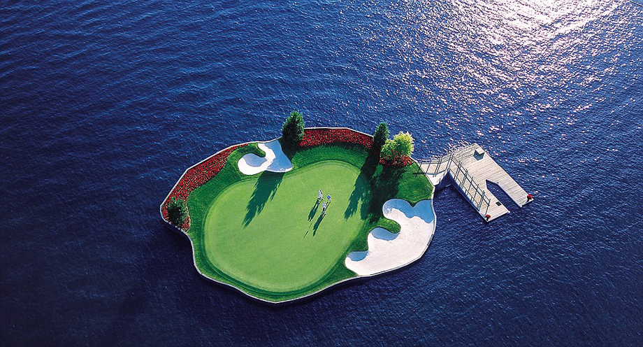 探访全球唯一能漂浮水中的高尔夫球场
