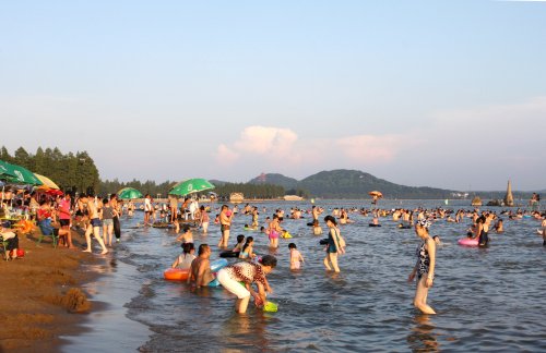 2014年武汉东湖沙滩风情节开幕