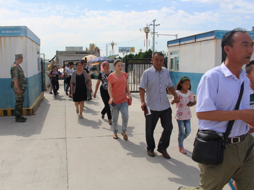 新疆霍尔果斯口岸出入境人数突破88万次