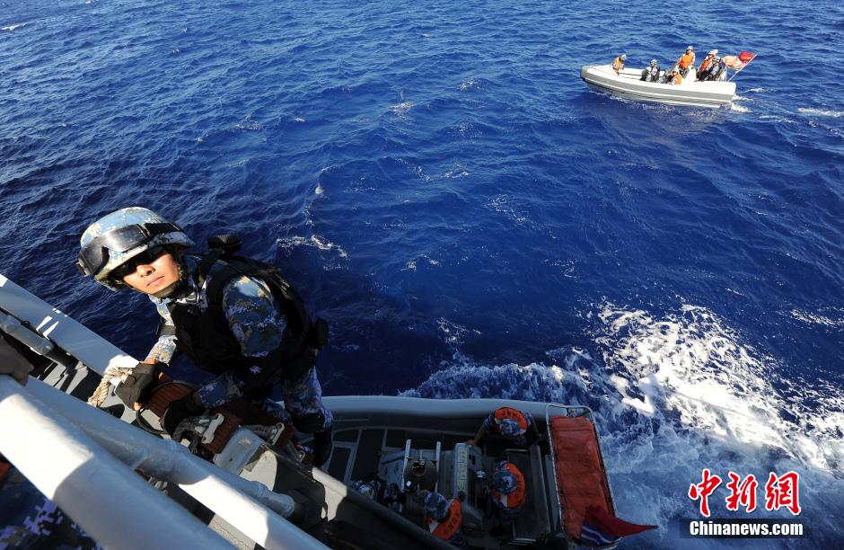 海口舰特战分队进行“环太平洋-2014”演习