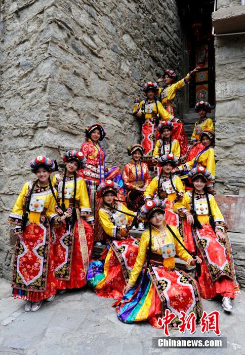 国家女子健身队理县甘堡藏寨领略藏族风情