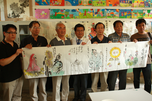 国内知名漫画家挥墨第三届向日葵文化旅游节