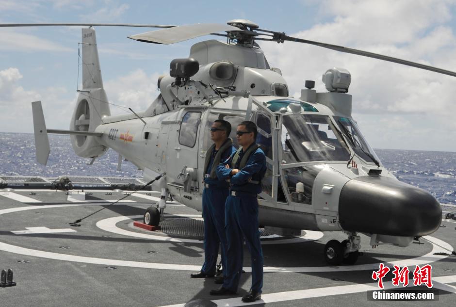 中国舰载直升机与多国进行互降训练