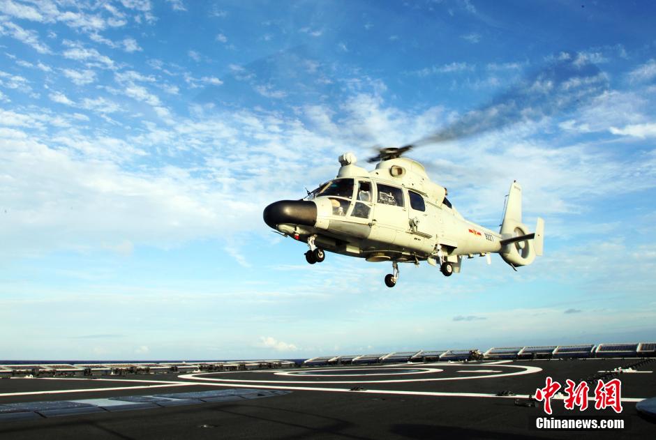中国舰载直升机与多国进行互降训练