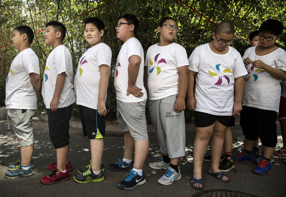 中国胖孩子们夏日减肥忙