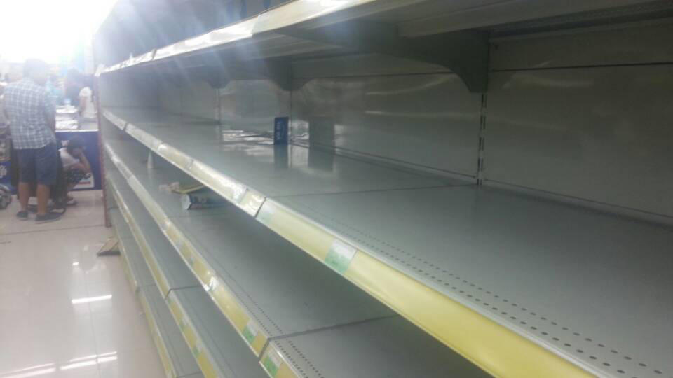 山西运城一超市因谣言倒闭遭抢购(组图)