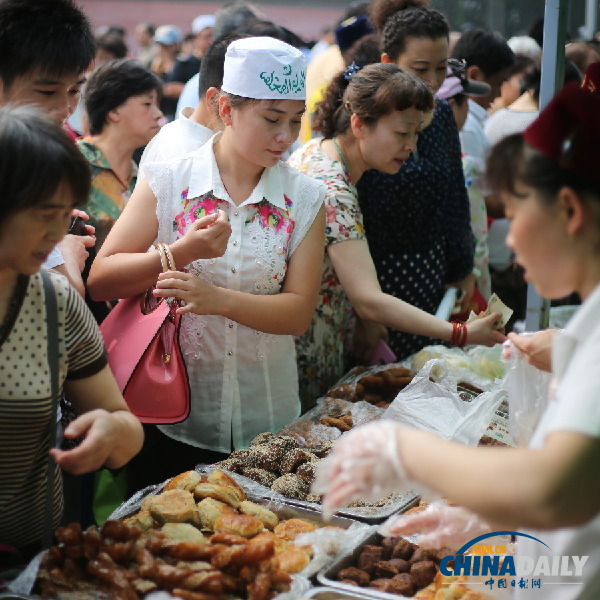 北京穆斯林群众欢度开斋节