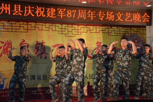 甘肃瓜州县：社区专场文艺演出庆祝建军节