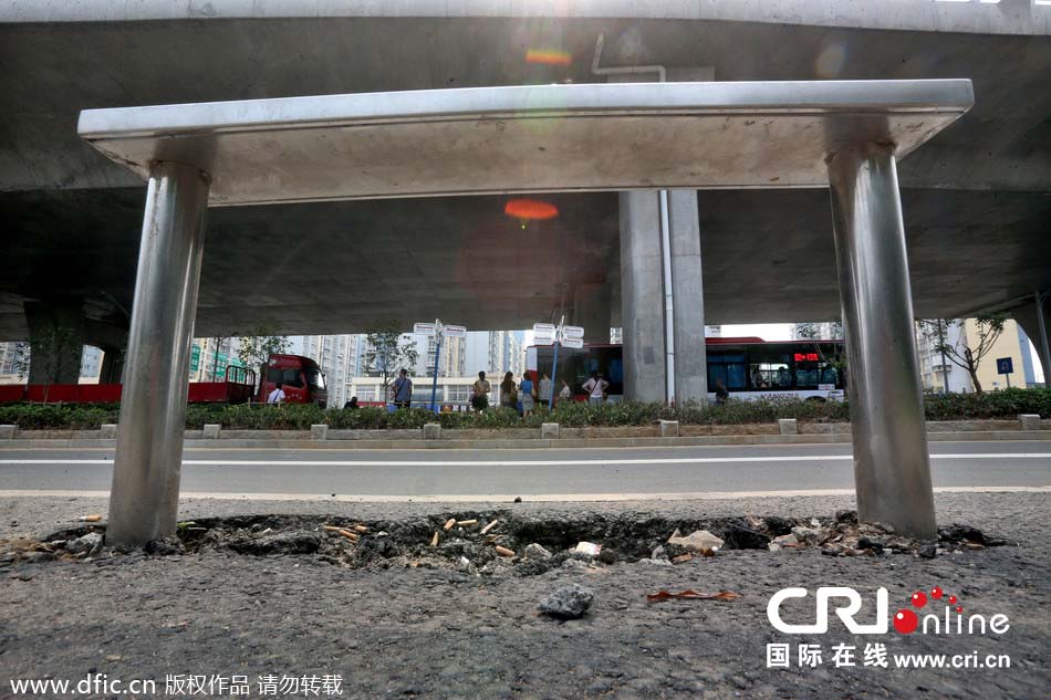 南京新建道路24座公交站亭被偷 损失约142万元(高清组图)