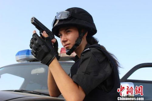 新疆27岁女模冠军听闻暴恐事件后改行当特警