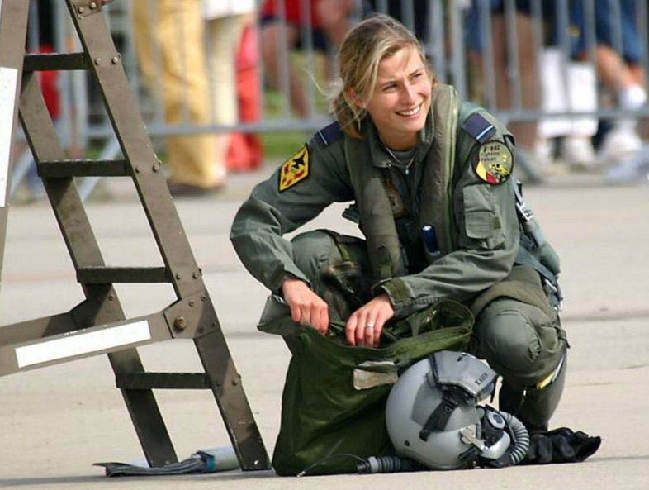 美国空军女飞行员生活纪实：曾因偏见被排挤