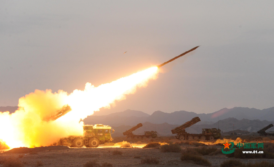 “火力—2014·库尔勒A”：第1集团军某炮兵旅西北大漠铸利剑