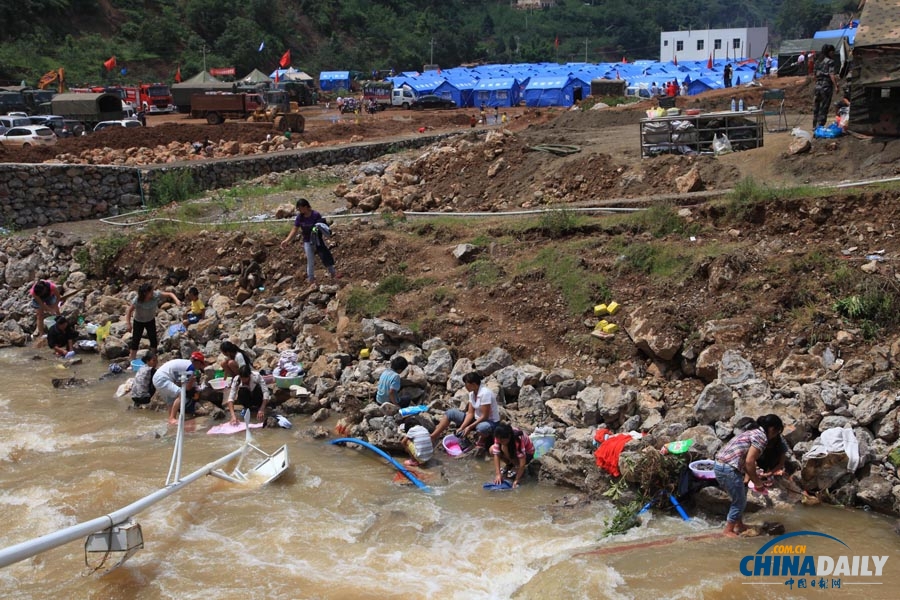 鲁甸地震震中第六天 灾民生活基本得到保障