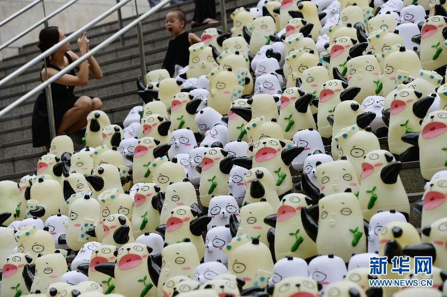 千只Q版“熊猫”集体卖萌上海街头