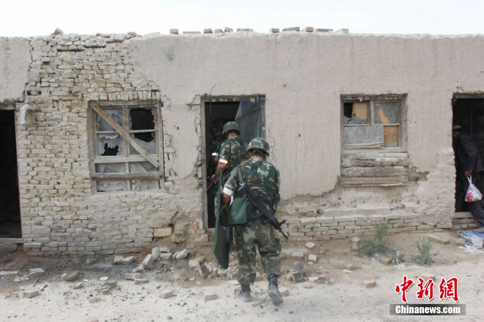新疆乌什县民警田地废弃砖厂搜捕暴徒